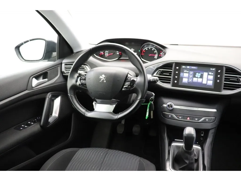 Peugeot 308 1.2 VTI PureTech 5 deurs Blue Lease Image 3